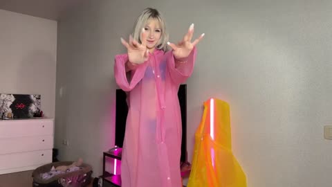 Yellow & Pink Raincoat Try-On ｜