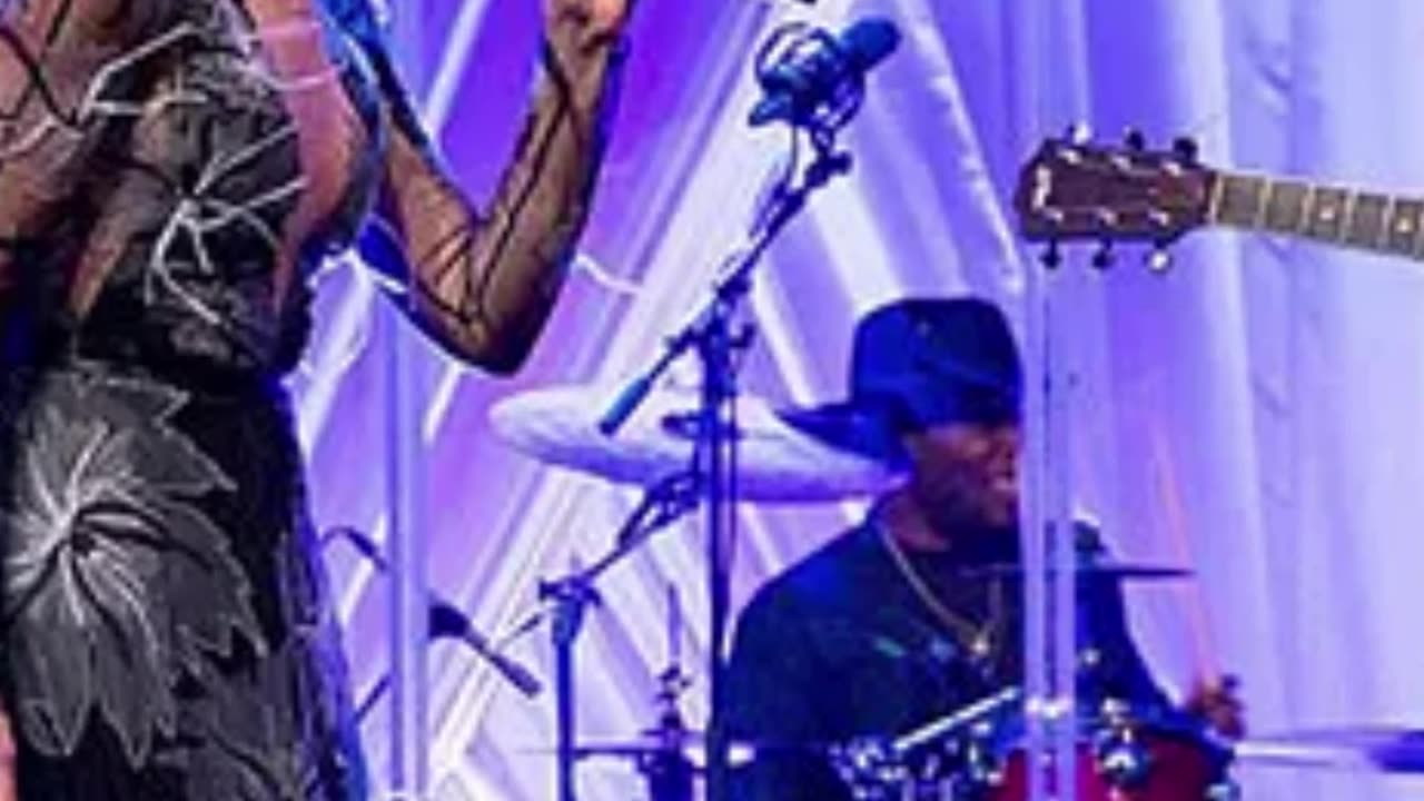 Blake Shelton Drops First Album in 4 Years ft. Gwen Stefani – A Must Hear! - WorldEye