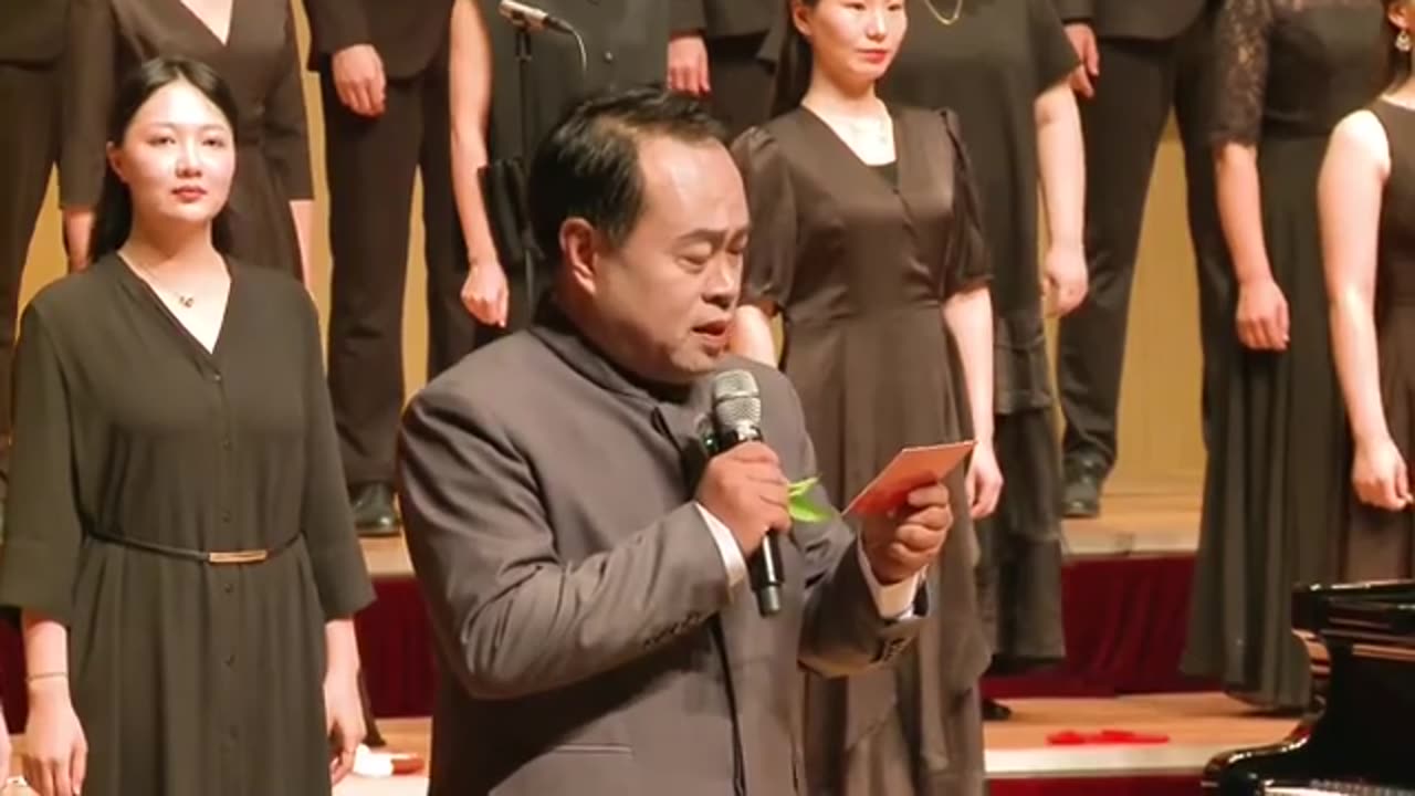 “掀起你的头盖骨……”主持人嘴瓢瞬间