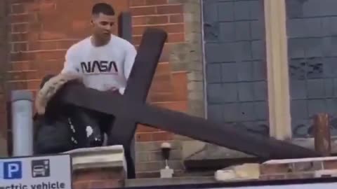 UK: Muslim Migrant Smashing Up A Church In Essex!