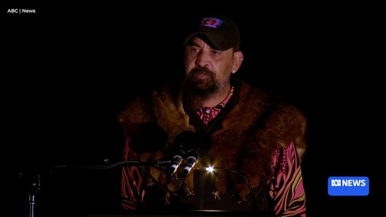 Welcome to Country booed during ANZAC Day Dawn service in Melbourne