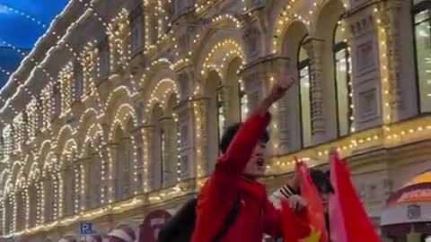 🇷🇺🇨🇳 ✊🏻 Moscow: Chinese students sing together