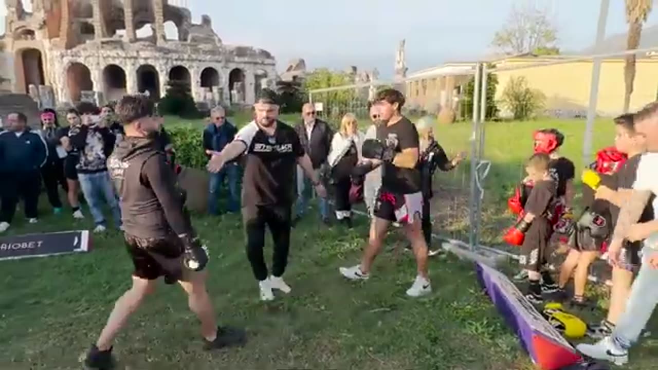 YONG BOXER vs ITALY MOTARO !!! Boxing fight !!