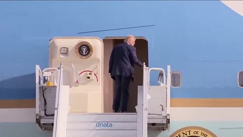POTUS boards Air Force One for his return to D.C. following a highly successful