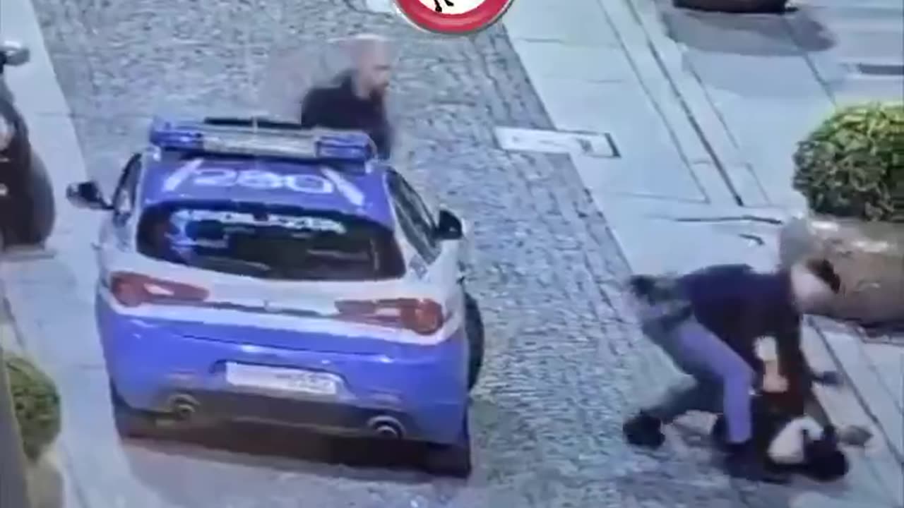 Italian police have had enough 🦍🌚🗿🚮
