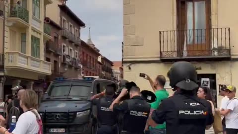 🇪🇸 Police in Alcalá de Henares fired rubber bullets at a patriotic demonstration