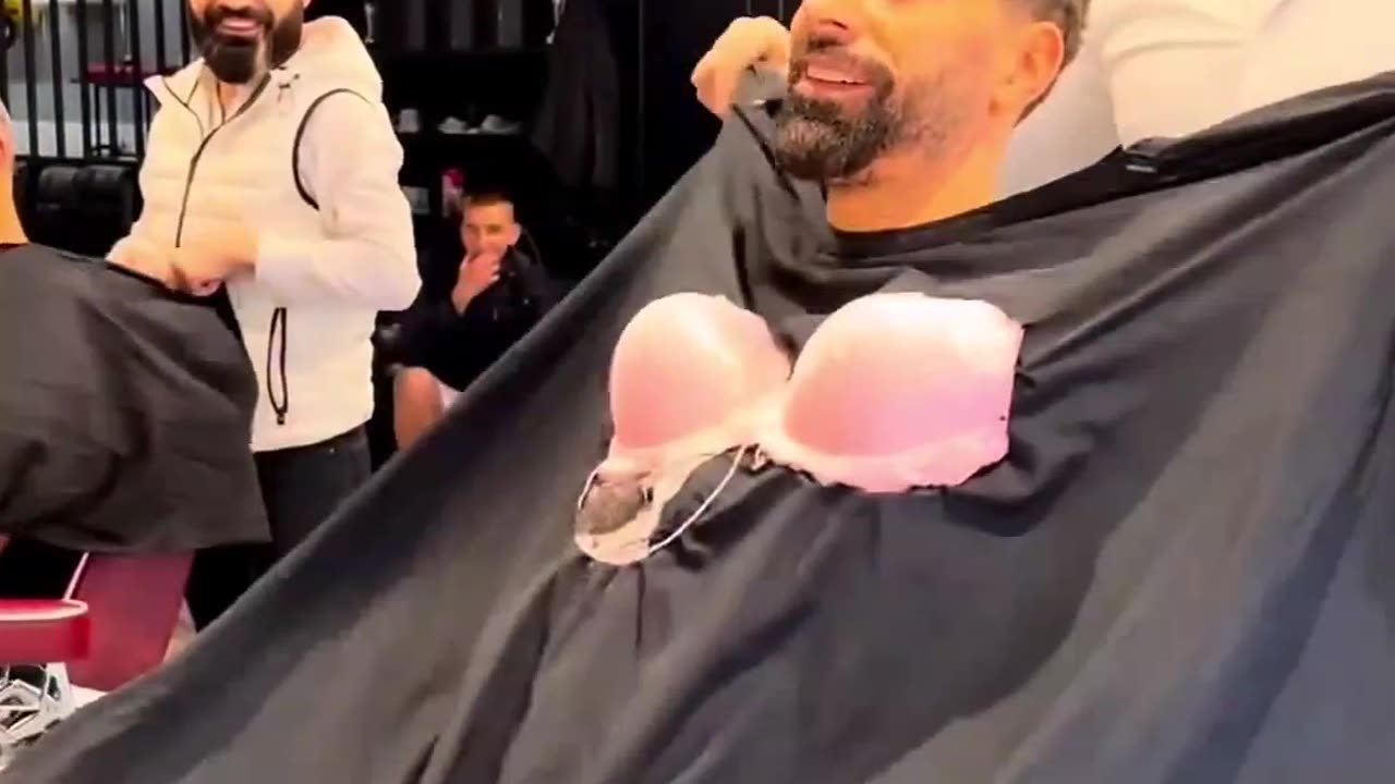 Players vs Barbers 😂