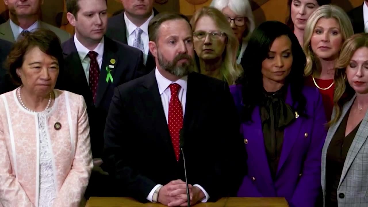 ⚡Texas House Speaker announces ARREST warrants for Dems who left the state