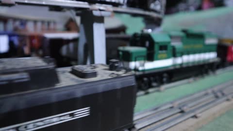🚂 Lionel New York Central Flyer O27 Train Set in Action! | 6-11735 Running on Track