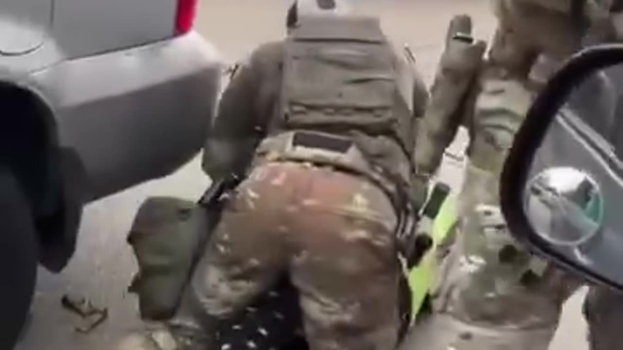 Lady tried to shove a door on a DHS agent and FAFO the hard way.