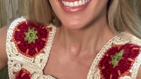 Fans Go Wild for Carrie Underwood’s Cute Crochet Dress & Tomato Red Top - WorldEye