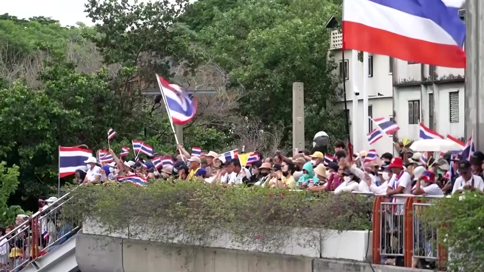 Thai protesters call for premiers resignation over border dispute