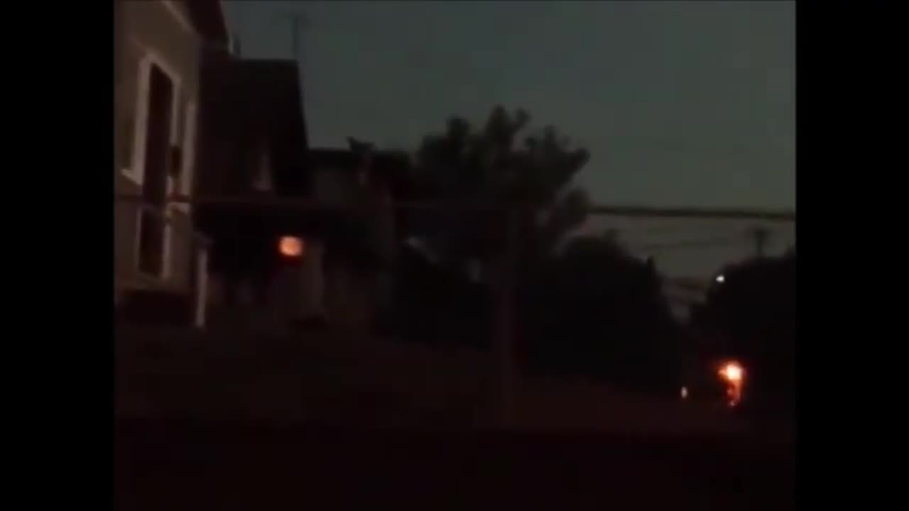 Un objet humanoïde flottant effrayant descend à Portland, dans l'Oregon