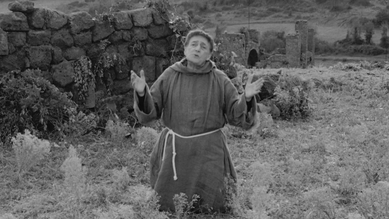 UCCELLACCI E UCCELLINI - Totò