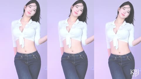 Korean girl sexy dancing in livestreaming 🩰