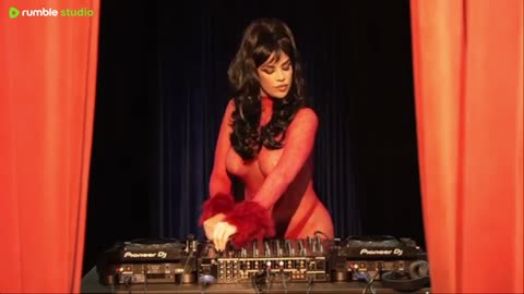 KNOLLDOLL LIVE SET AT THE THEATER