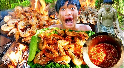 Caught Live Shrimp in Jungle🔥 Grilled with FIRE & Ate with Crazy Chili Sauce 😂
