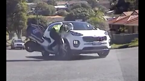 Aussiecams - Pizza Delivery rider collides with Kia - rider ok 🍕 written off! Port Macquarie NSW