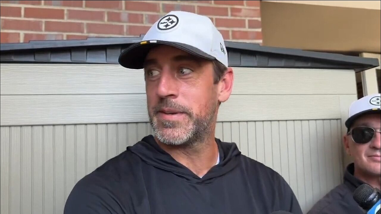 Aaron Rodgers Hilariously Mocks Biden