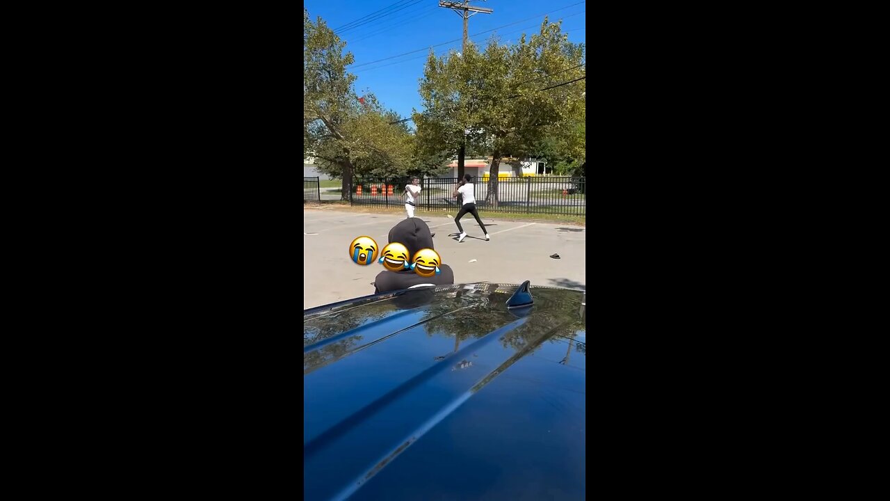 Girl Gets Insta Karma After She Tried To Stab A Man Tires And Run