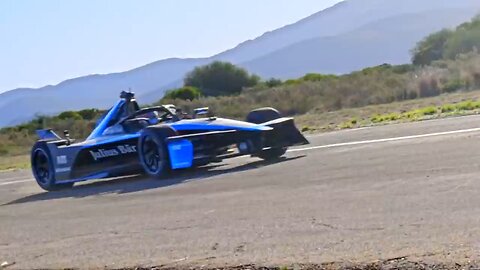 World's Fastest Car Vs Cheetah!