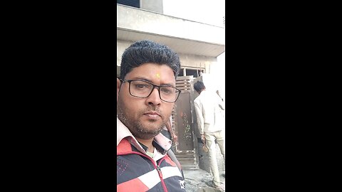 Mistri Ne Lagaya Pillar Mein Granite