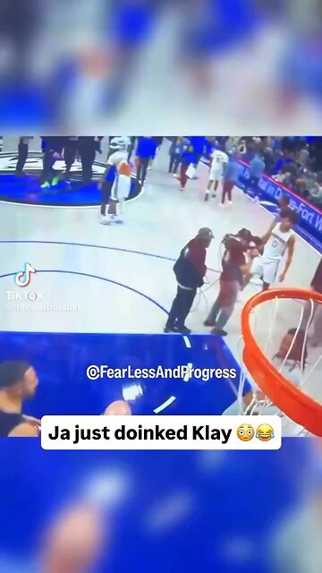 They do not respect Klay’s hand 😭