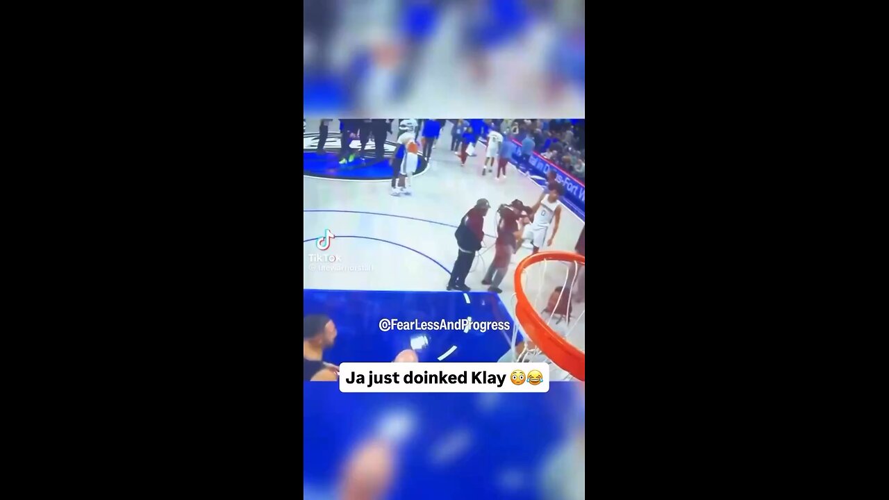 They do not respect Klay’s hand 😭