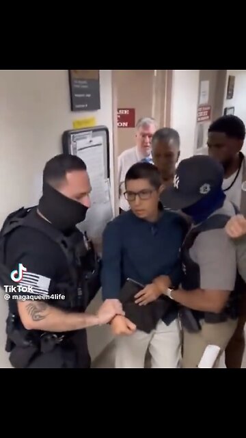 DHS AGENTS ARREST PERUVIAN CITIZEN🏫👲🚶🏻👮‍♂️📸AT NEW YORK CITY IMMIGRATION COURT🚔🏫🚶🏻👮‍♂️💫