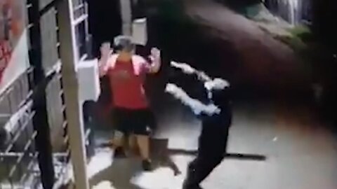 Ladrones adolescentes matan a un joven durante un robo