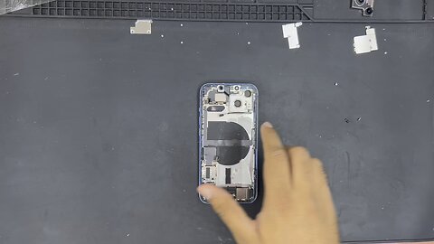 iPhone 13 disassembling