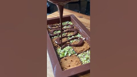 Viral Dubai Knafeh Biscoff Chocolate Bar