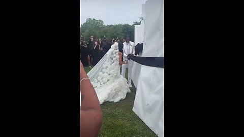 Travis Hunter stunned his wife Leanna by gifting her a black Mercedes-Benz during their wedding