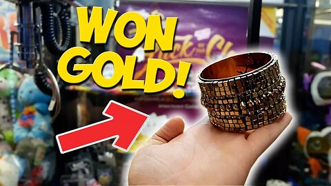 WON GOLD FROM THE CLAW MACHINE?!?