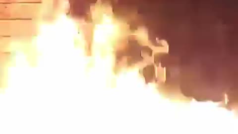 Manhunt underway for two masked arsonists ｜ 9 News Australia
