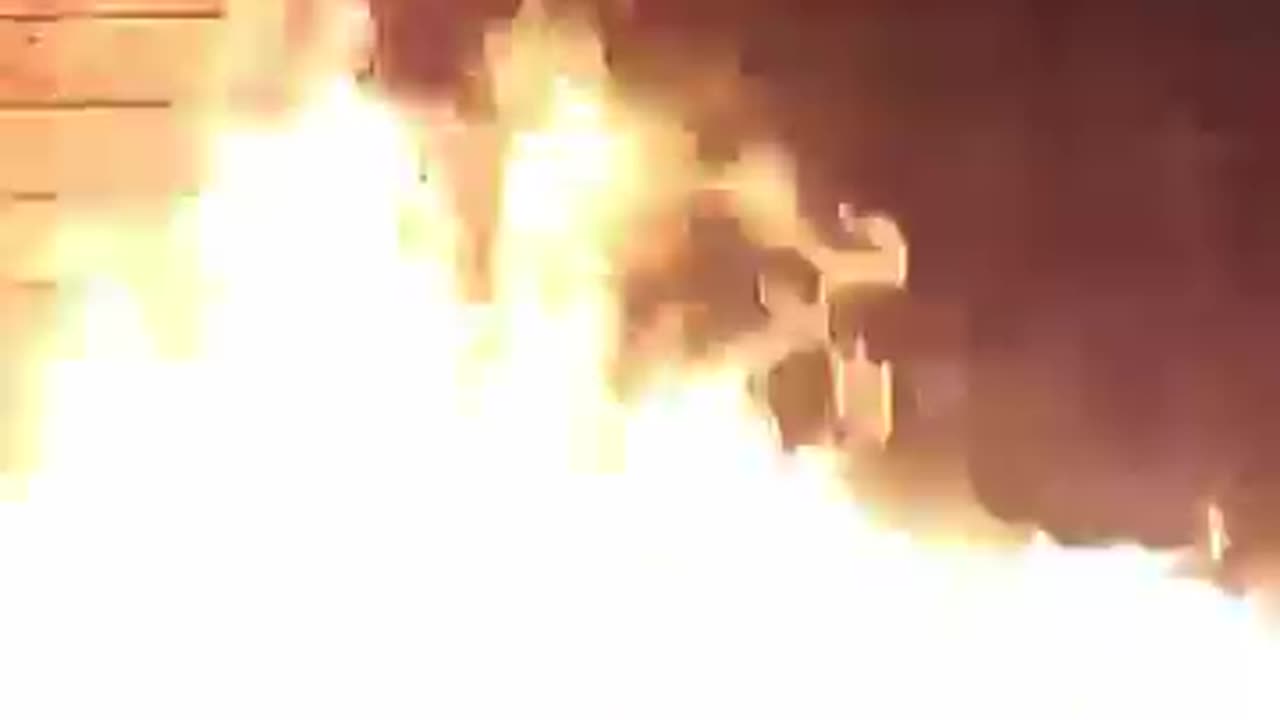 Manhunt underway for two masked arsonists ｜ 9 News Australia