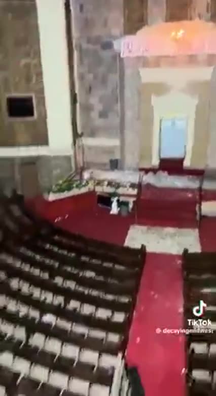 INSIDE THE MYSTERIOUS 50-FOOT-LONG TUNNEL BENEATH A BROOKLYN SYNAGOGUE 🕍 THAT SPARKED A RIOT