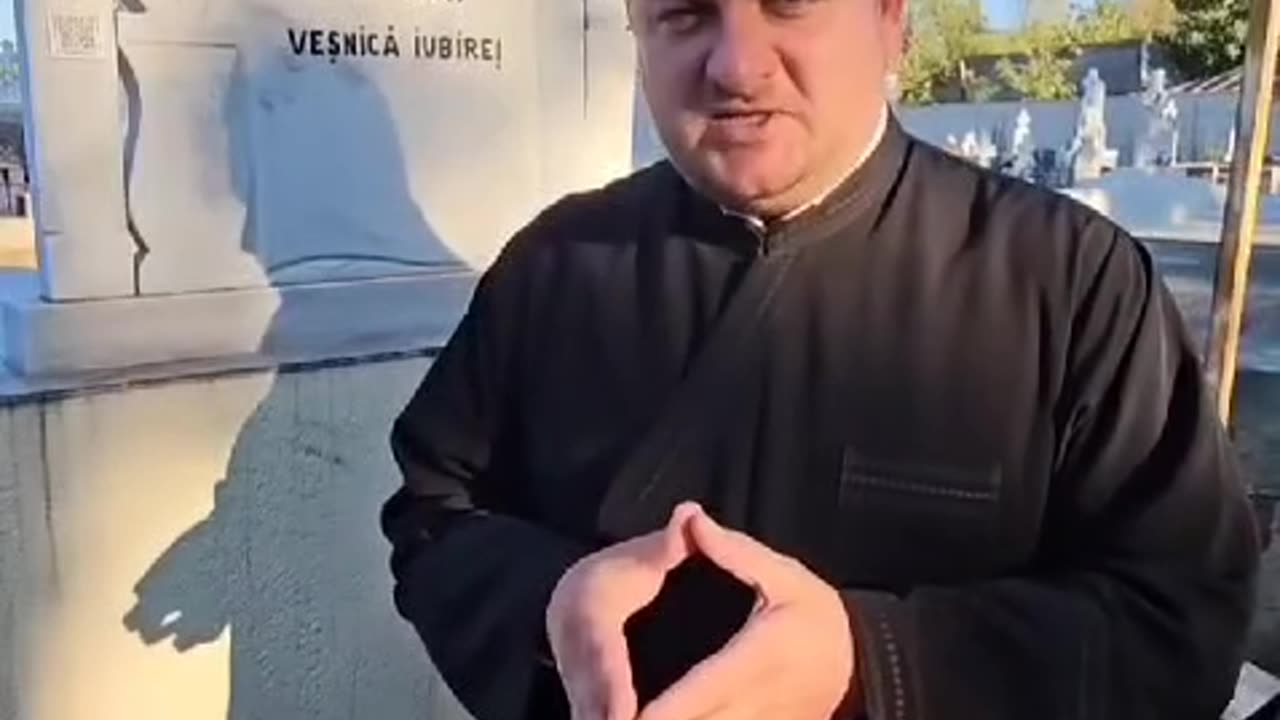 Slugoiul lui antihrist Ereticul Ecumenist Danu Florin face reclama codului-qr666 pe morminte, 2024