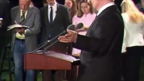 "Perezoso, no quiere trabajar": Putin bromea sobre su portavoz