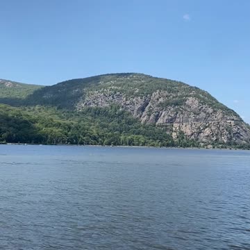 LITTLE COVE WITH RIVER AND MOUNTAIN VIEWS!