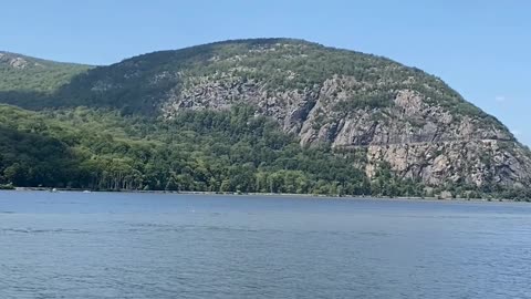 LITTLE COVE WITH RIVER AND MOUNTAIN VIEWS!