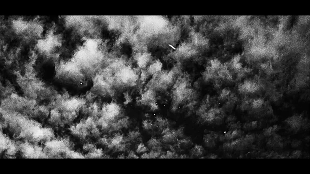 La vraie rencontre d'OVNI a été prise à la caméra! Regardez avant qu'il ne soit supprimé!