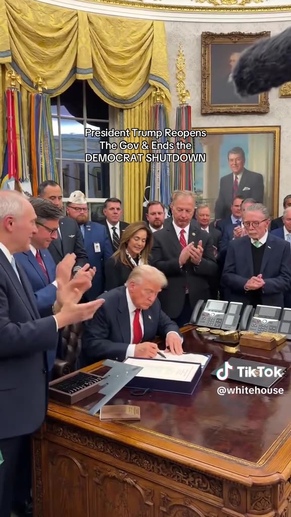 Breaking 📛President Trump Reopens The Gov & Ends the DEMOCRAT SHUTDOWN