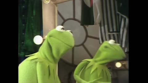 Muppet Show_ Running Gag - Mechanical Frog