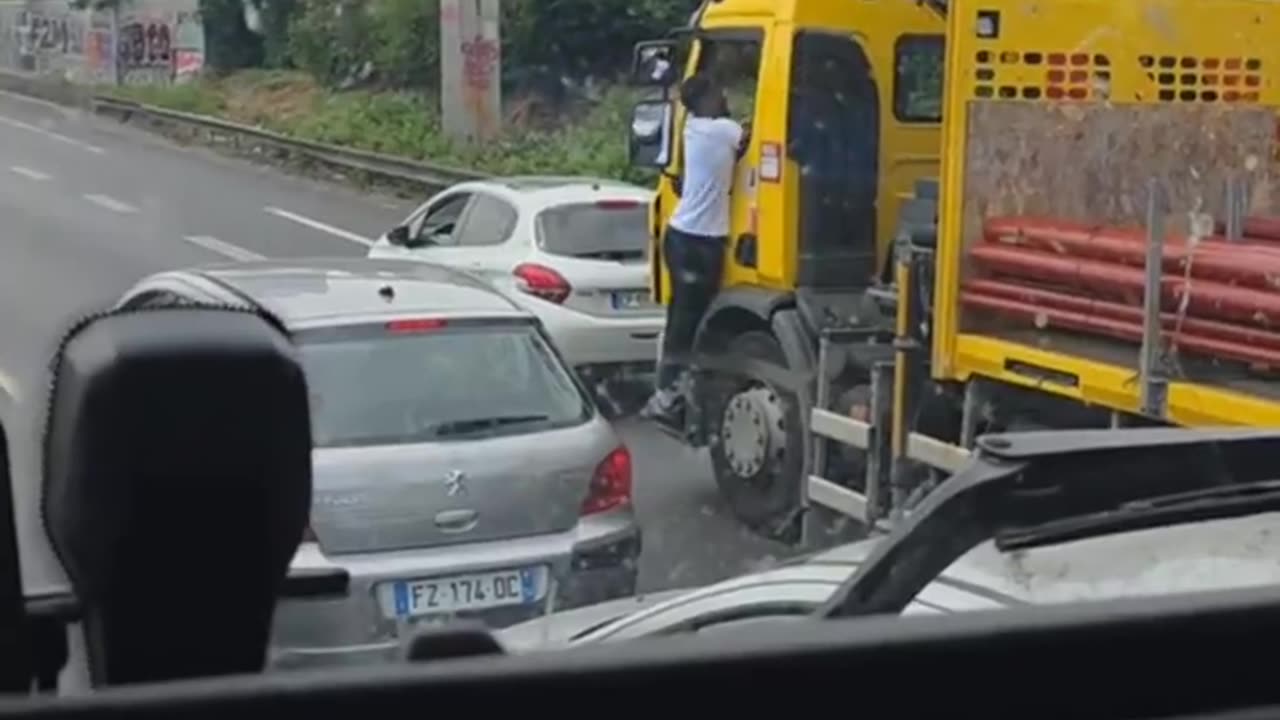 In France, usual suspects attack workers for fun. An unsustainable situation.