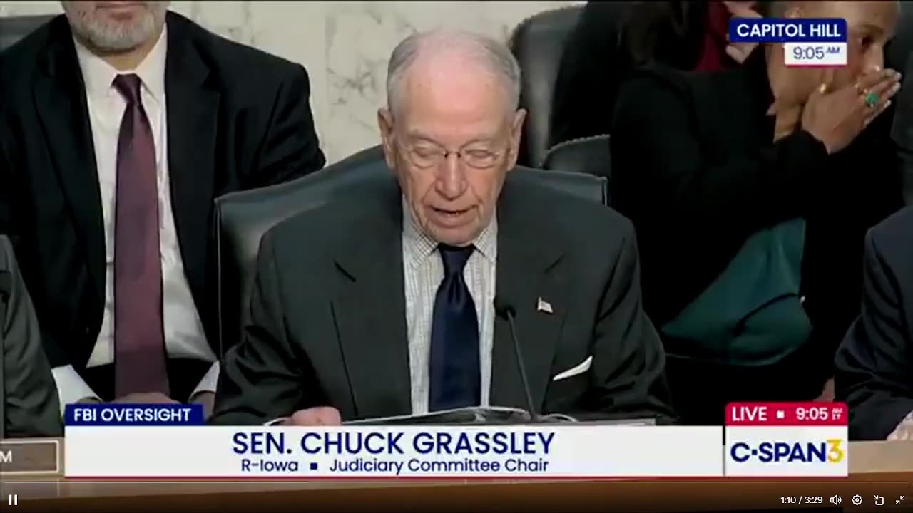 Thượng nghị sĩ Chuck Grassley vừa thông báo rằng một người tố giác FBI...