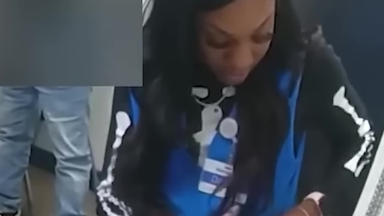 Walmart Worker SNAPS After Getting Busted #crime #police #bodycam