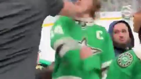 Dude Gets His Hair Fixed Mid Fight😭😭😭