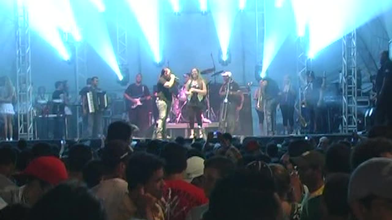 🍇 Chupa Que É de Uva Live in Itabaianinha | Forró Party in Brazil