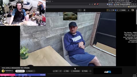 Řekni ahoj! Say hello! Sag hi!